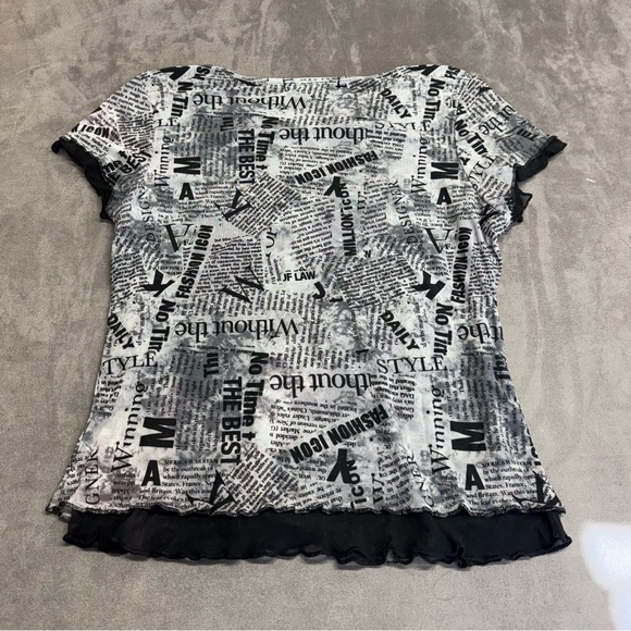 Almost Famous Juniors Newspaper Print Short Sleeve sheer Top Size L Y2K - Picture 2 of 8